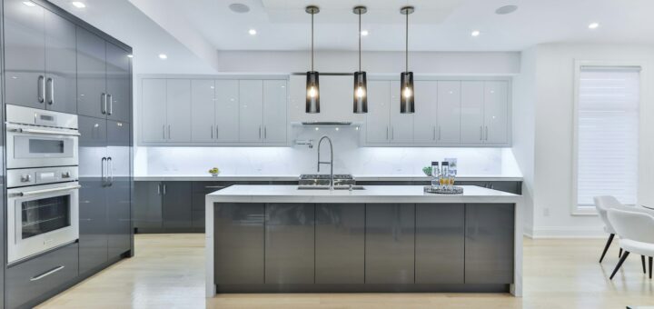 stainless steel kitchen sink with faucet